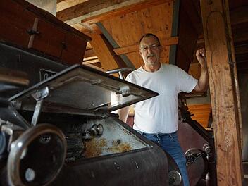 Benno Zellhan zwischen den Mahlstühlen Fotos: Arkadius Guzy