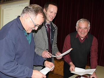 Beim Auszählen: Heinz Stretz, Michael Ziegler und Bernhard Hümmer (von links).
