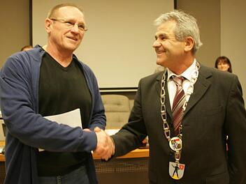 Ludwig Nagel gratulierte Manfred Batz (l.) zum neuen Amt. Foto: Sylvia Hubele