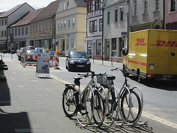 Die Umgestaltung der Bahnhofsstraße könnte, in Bauphasen geteilt, noch im Herbst beginnen, wie Bürgermeister Armin Warmuth wissen ließ.  Foto: Winfried Ehling