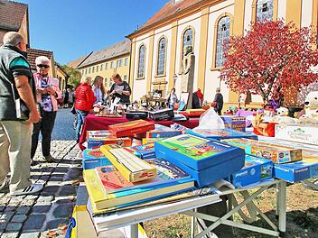 Goldendes Herbstwetter lockte viele Besucher zum Herbstmarkt nach Münnerstadt.  Die Stände werden immer größer, stellte Organisator  Peter Braun fest. Dieter Britz