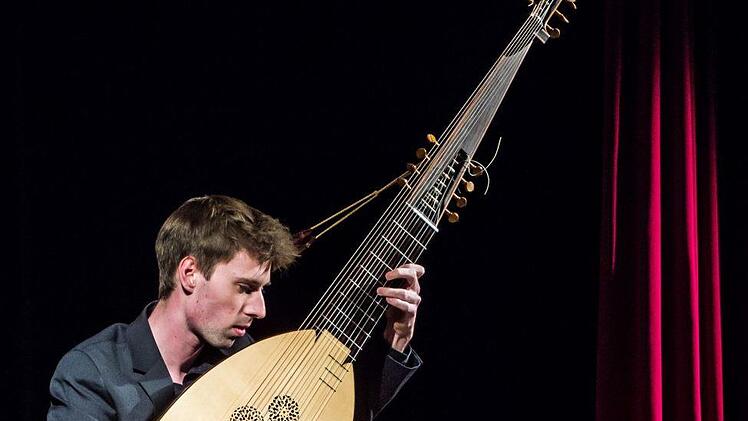 Gitarrist und Lautenist: Elias Conrad gastierte im Elsicher Dorfhaus.Foto: Jochen Berger