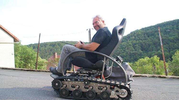 Der Scuttler von Martin Ebner schafft auch den Schulberg in Muggendorf mühelos.  Foto: Jennifer Opel