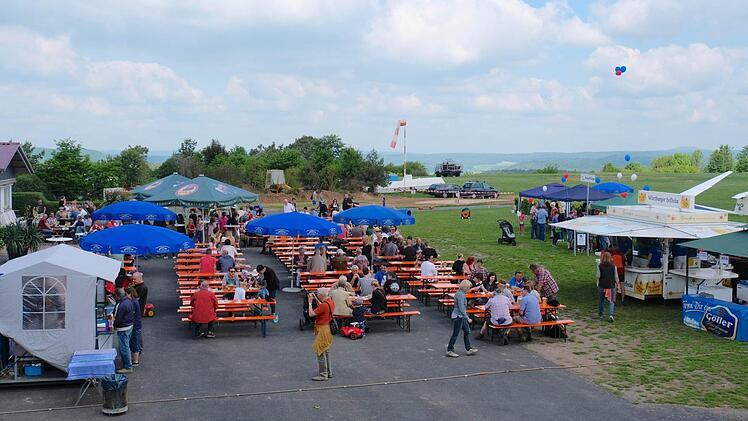 Gut besucht war das Familienfest auf dem Flugplatz "Hohe Land" in Hammelburg. Foto: Gerd Schaar