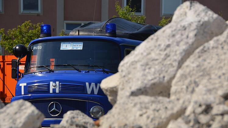 Erster Spatenstich zum Neubau des THW in Bad Kissingen.  Foto: Peter Rauch