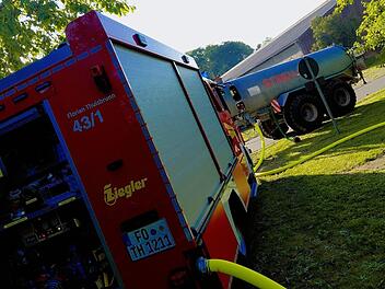 L&ouml;schwasser in den Tankwagen der Landwirte sind eine wertvolle Unterst&uuml;tzung f&uuml;r die Feuerwehren.
