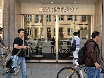 Der Eingang des Karstadt-Hauses in Bamberg Foto: Ronald Rinklef/Archiv