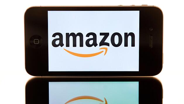 Amazon hat in den USA starke Zahlen vorgelegt - und gleichzeitig eine drastische Preiserhöhung für Prime-Kunden angekündigt. Traditioneller Weise dauert es nicht lange, bis derartige Teuerungen auch Deutschland erreichen. Symbolbild, Foto: Sebastian Kahnert/dpa