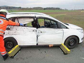 Unfall bei Hof: Zwei Verletzte