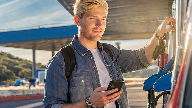 Darum ist das Handy beim Tanken verboten