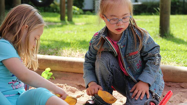 Mara und Zoey sind Freunde - beide haben davon fürs Leben profitiert.   Fotos: Katharina Müller-Sanke