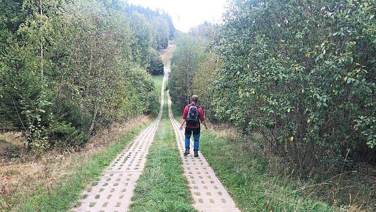 Der Grenzweg bei Seibis kurz vor der Landesgrenze zu Bayern