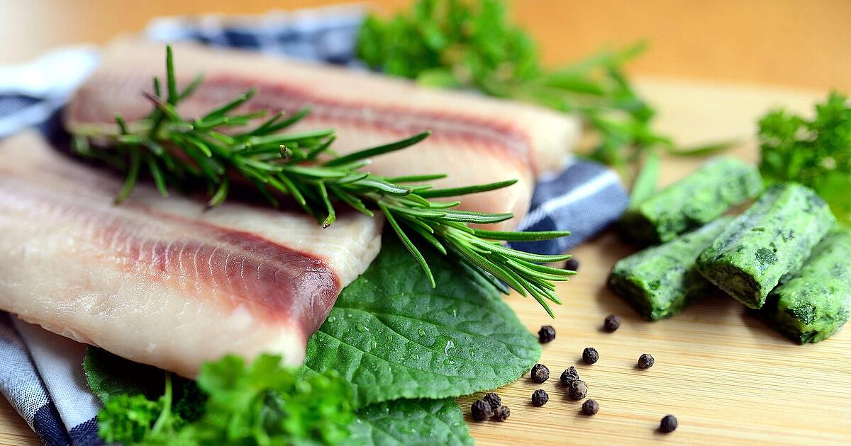 Gefährliche Bakterien entdeckt: Riesiger Fisch-Rückruf bei Edeka ...