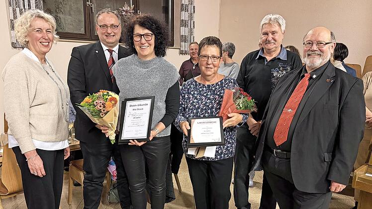 Unser Bild zeigt Sandra Metz (1. Vorsitzende), Carsten Ahlers (Vorsitzender S&auml;ngergruppe Bad Kissingen), Rita Straub, Andrea Wehner, Kurt Markert (2. Vorsitzender) sowie Wolfgang Sittler (Vorsitzender S&auml;ngerkreis Schweinfurt).