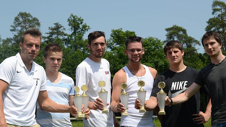 Die besten Torj&auml;ger der abgelaufenen Saison (von links): Thorsten Schlereth (FC Augsfeld), Tobias Huppmann (FC Thulba), Andy M&ouml;ck (SV Pfaffenhausen), Daniel Meusel (TSV Gochsheim), Stefan Wich (FC Bad Br&uuml;ckenau) und Stephan Buschbacher (TSV Bad Bocklet).