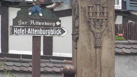 So sah der Wegweiser aus den 1980er Jahren aus. Archivfoto: Ronald Rinklef