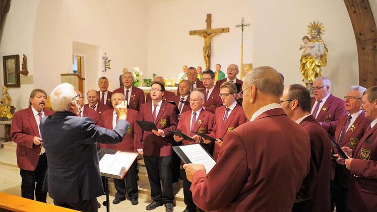 Der Gesangverein Liederkranz Haig bereicherte mit Dirigent Hans-Dieter Klinger den Festgottesdienst.Gerd Fleischmann
