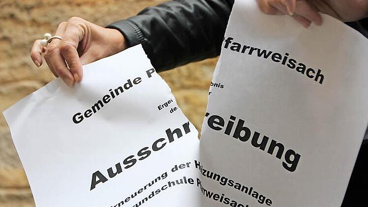 Alles nochmal von vorne. Mit Zwei-Drittel-Mehrheit entschied der Gemeinderat, die Ausschreibung für die Heizungsanlage aufzuheben. Die bisherigen Angebote sind damit nur noch Makulatur. Foto: Eckehard Kiesewetter