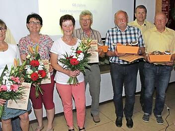 Die geehrten Funktionäre der DJK Wimmelbach mit Zweitem Vorsitzenden Edwin Haas (Dritter v. r.) und dem ehemaligen Vorsitzenden Herbert Stilkerich (l.) Foto: Mathias Erlwein