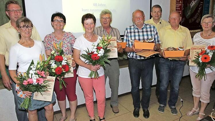 Die geehrten Funktionäre der DJK Wimmelbach mit Zweitem Vorsitzenden Edwin Haas (Dritter v. r.) und dem ehemaligen Vorsitzenden Herbert Stilkerich (l.) Foto: Mathias Erlwein