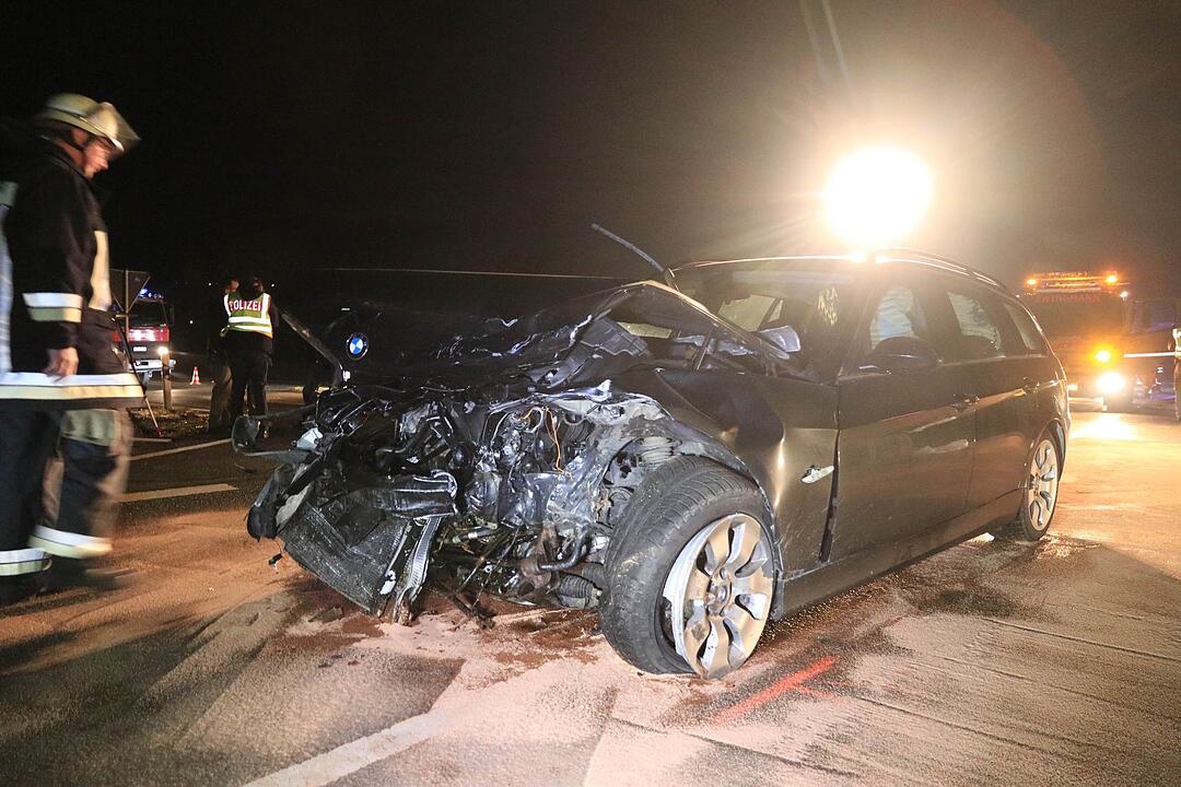 Auto von Straße geschleudert: Zwei Schwerverletzte im Kreis Kronach
