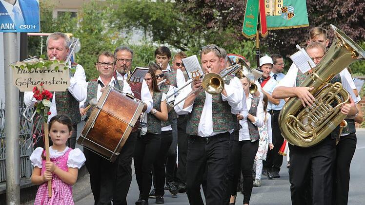 Der Festzug in Langensendelbach Foto: Barbara Herbst