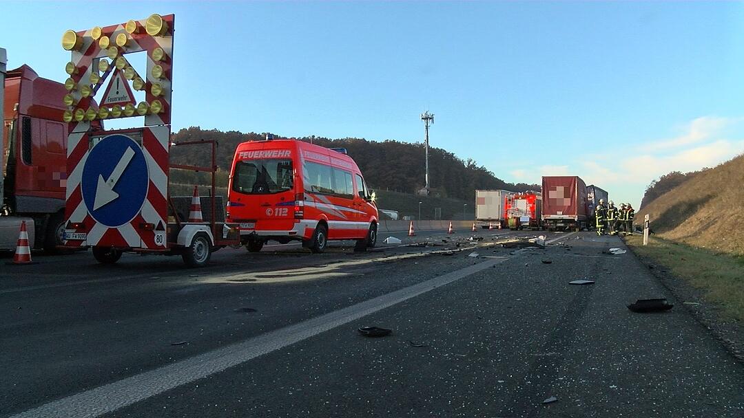 Schwerer Unfall auf A3: Lkw-Fahrer stirbt bei Zusammenprall