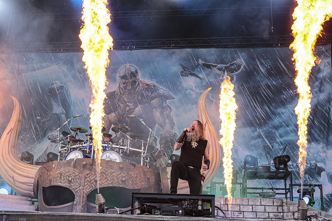 Amon Amarth bei Rock im Park 2019: Ganz viel Metal und Feuer bringt die Fans zum Durchdrehen