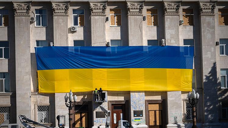 Wie kann man die Ukraine-Hilfe noch stemmen? "Wirtschaftsweise" mit brisanter Idee