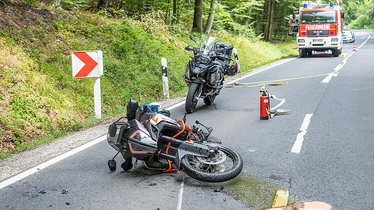 Ebrach: Kradfahrer prallen bei Unfall im Kreis Bamberg zusammen
