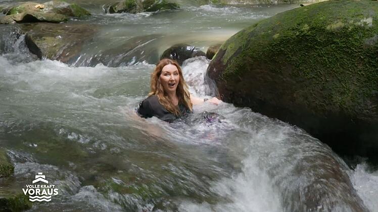 Ein Meilenstein für Ranka: Sie schafft es ohne ihre Schwester zum Wasserfall im Dschungel.