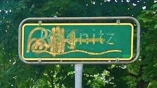 Kein schöner Anblick mehr: Das Regnitz-Schild in Bug.  Foto: privat
