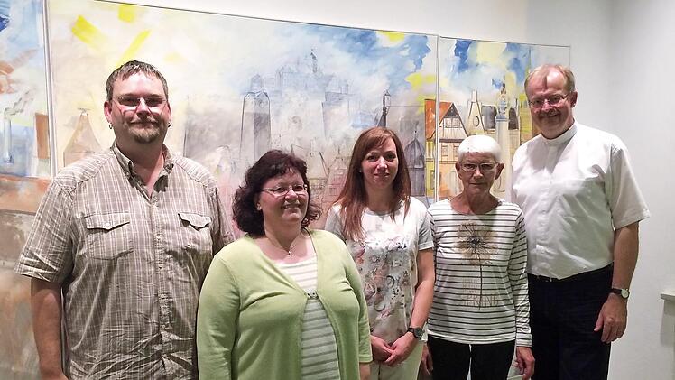 Der neue Kronacher Dekanatsrat (von links) Sebastian Rauer, Annette Sesselmann, Susanne Deuerling, Gertraud Richter und Dekan Thomas Teuchgr&auml;ber Foto: Christian Behner