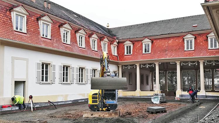 Der vom Brunnenbau eingefasste Schmuckhof wird völlig neu gestaltet. Foto: Sigismund von Dobschütz