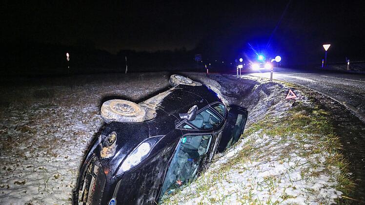 In Zapfendorf, Landkreis Bamberg, wurde eine junge Frau bei einem Autounfall verletzt.