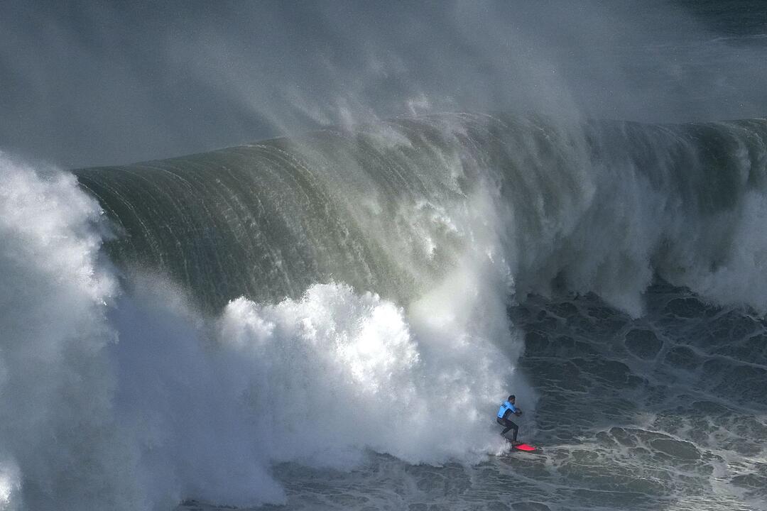 Surf in Nazar&eacute;