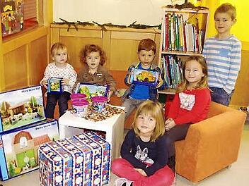Die großen "Sterne" freuen sich über eine neue Schmöker-Ecke, die kleinen "Sterne" über neue Spielsachen.  Foto: Heike Schülein