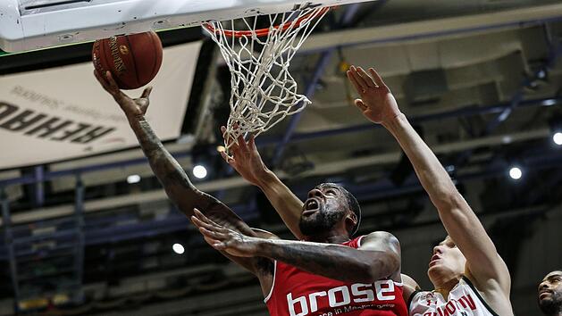 Brose-Center Cliff Alexander zeigte im Finale des Turniers in Bayreuth gegen Kuban Krasnodar mit 18 Punkten und zw&ouml;lf Rebounds eine starke Leistung. Foto: Daniel L&ouml;b
