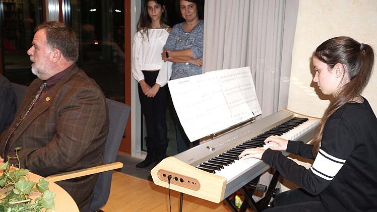 Eszter Gál mit "He´s a pirate" aus dem Film Fluch der KaribikRichard Sänger