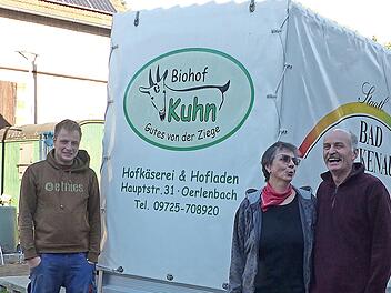 Mit dem eigenen Anhänger ist Rosi Kuhn auf vielen Märkten der Region vertreten. Der Hof wurde umgebaut, zu sehen am Sonntag.