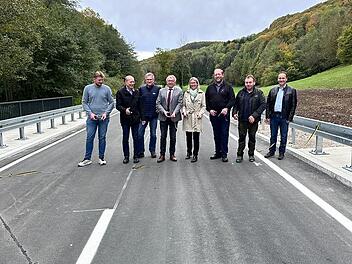 Buttenheim: Nach Brückenneubau - Kreisstraße BA 12 über Deichselbach wieder befahrbar