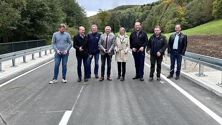 Buttenheim: Nach Br&uuml;ckenneubau - Kreisstra&szlig;e BA 12 &uuml;ber Deichselbach wieder befahrbar