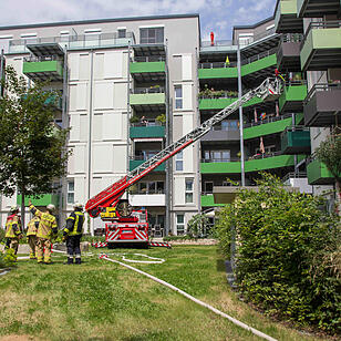 Feuerwehreinsatz in Fürth: Balkonmöbel brennen in der Südstadt