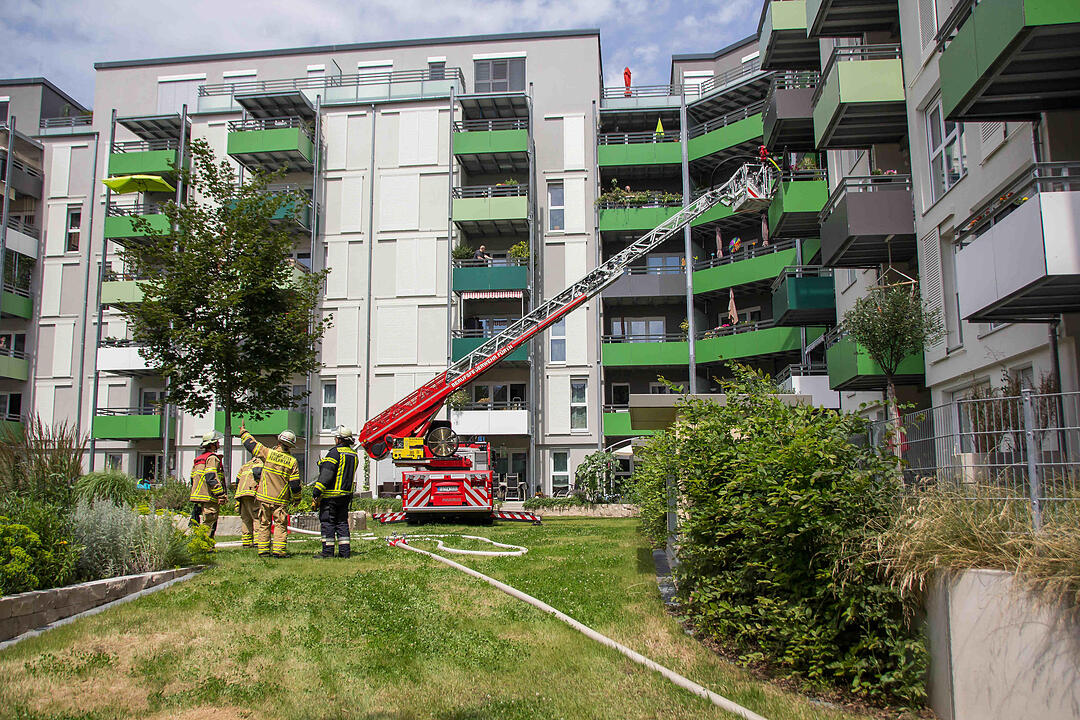 Feuerwehreinsatz in Fürth: Balkonmöbel brennen in der Südstadt