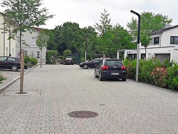 Die kleine Hans-Sterzl-Straße wird zum verkehrsberuhigten Bereich.  Foto: Bernhard Panzer