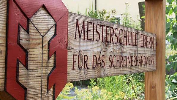 Das Logo der Meisterschule in Ebern wurde handgefertigt. Foto: Archiv