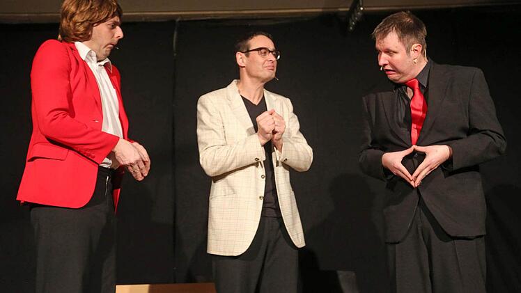 Noch lange nicht ausgereizt sind die Geschichten über die GroKo mit Angie (Florian Hofmann) und Sigmar (Michael A. Tomis) und dem Mediator Georg Koeniger.