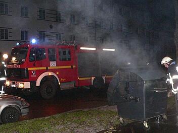 In der Neujahresnacht brannten vier M&uuml;llcontainer in Kulmbach - hier die abgel&ouml;schte Restm&uuml;lltonne in der Caspar-Fischer-Stra&szlig;e. Foto: privat
