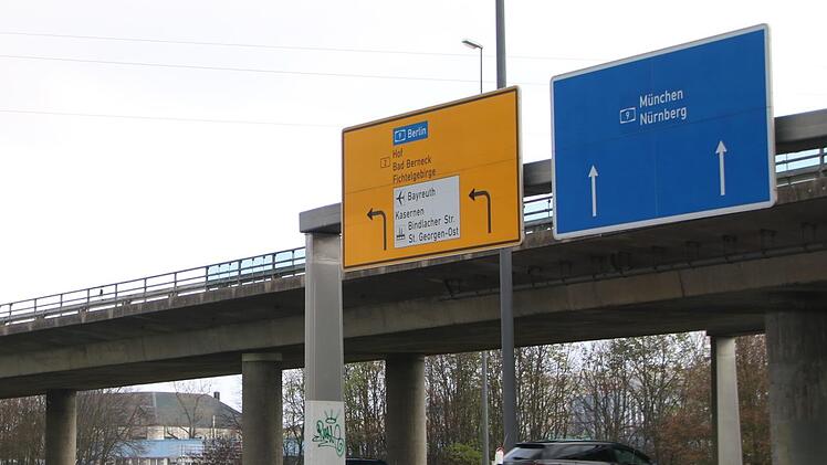 Die Hochbrücke am Stadteingang von Bayreuth ist merklich in die Jahre gekommen.  Laut Autobahndirektion Nordbayern führt an einem Abriss und Neubau kein Weg vorbei.Jochen Nützel