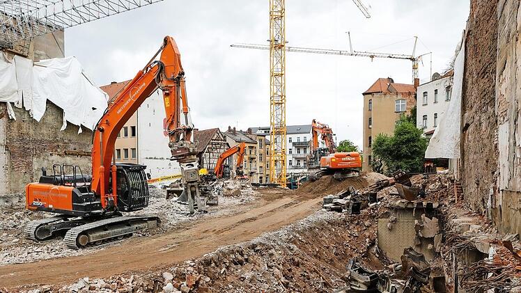 Gewaltige Erdmassen werden bewegt. Foto: Matthias Hoch